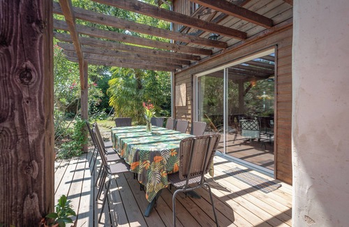 Herrere House | Holiday Home 'La Buena Onda' with Mountain View, Private Terrace and Private Garden
