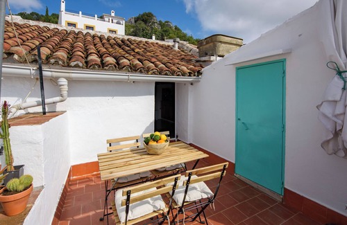 Gaucin Apartment | Holiday Home 'La Casa De Eva' with Mountain View, Shared Terrace and Wi-Fi