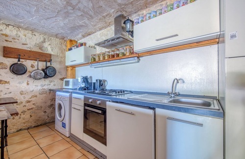 Guizengeard House | Holiday Home 'La Grange' with Private Pool, Private Terrace and Wi-Fi