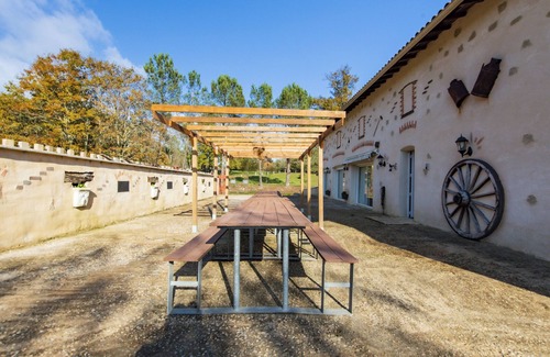 Guizengeard House | Holiday Home 'La Grange' with Private Pool, Private Terrace and Wi-Fi