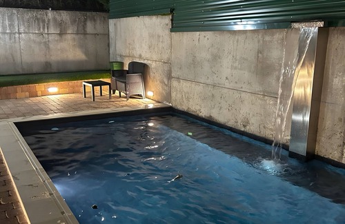 El Espinar House | Holiday Home 'La Libélula' with Mountain View, Private Pool and Wi-Fi