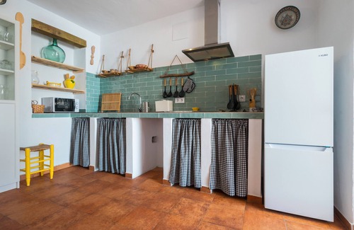 Guadalcanal House | Holiday Home 'La Sierra Del Viento' with Mountain View, Private Pool and Wi-Fi