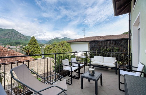 Omegna House | Holiday Home 'Lago Vicky' with Lake View, Private Terrace and Wi-Fi