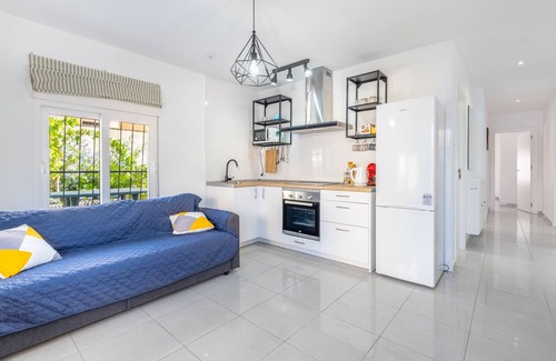 Torrevieja Apartment | Holiday Home 'Las Calas C y E' with Shared Pool, Private Terrace and Wi-Fi