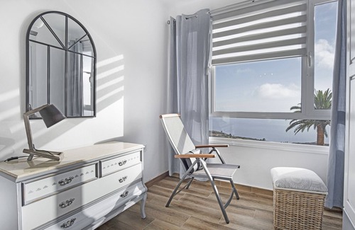 Jedey House | Holiday Home 'Las Golondrinas' with Sea View, Wi-Fi and Air Conditioning
