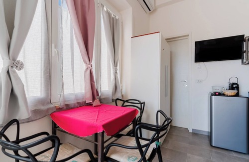 Sant'Isidoro House | Holiday Home 'Lu Mare' with Sea View, Shared Garden and Air Conditioning
