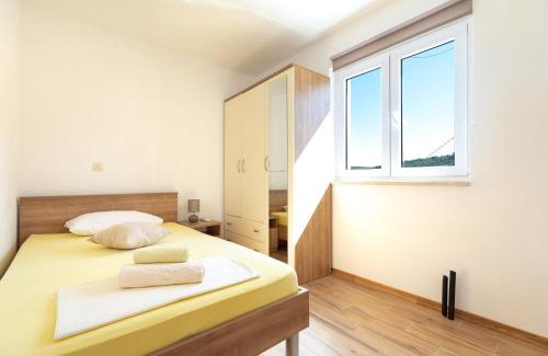 Slatine House | Holiday Home Lydia