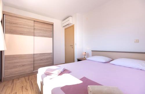 Slatine House | Holiday Home Lydia
