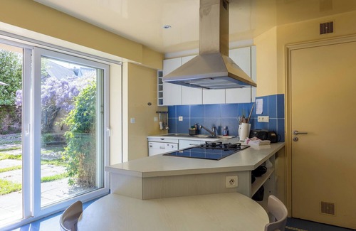 Perros-Guirec House | Holiday Home 'Maison Bretonne Madame Est Servie 4' with Sea View