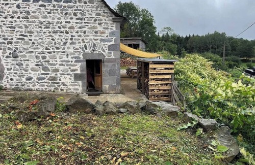 Chastreix House | Holiday Home 'Maison De Famille De 1823' with Private Terrace and Wi-Fi
