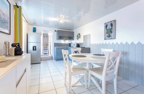 Penmarch House | Holiday Home 'Maison De Pêcheur 300m De La Mer' with Private Terrace and Private Garden