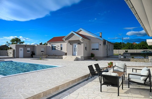 Benkovac Ski Chalet | Holiday Home Marija with pool 6+2
