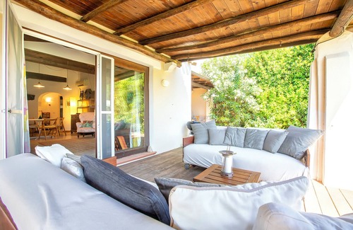 Punta De Su Turrione House | Holiday Home 'Medit' with Private Terrace, Wi-Fi and Air Conditioning