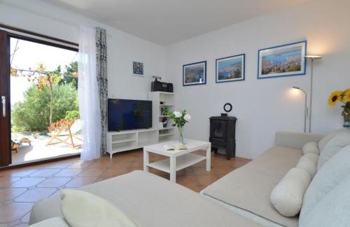 Murter House | Holiday Home Mihotić by Interhome