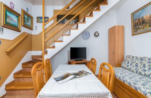 Cres Apartment | Holiday Home near Beach in Croatia