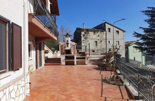 Palombaro House | Holiday Home 'Nel Cuore Della Maiella' with Mountain View, Private Terrace and Wi-Fi
