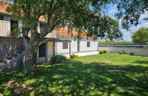 Drnis House | Holiday Home Nena