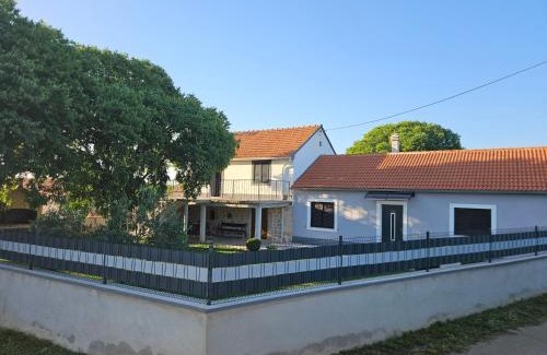 Drnis House | Holiday Home Nena