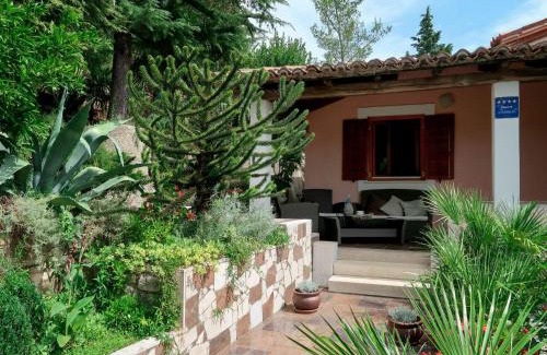 Rasa House | Holiday Home Noel by Interhome