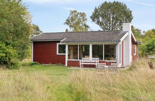 Faarevejle House | Holiday home on adventurous plot near beach