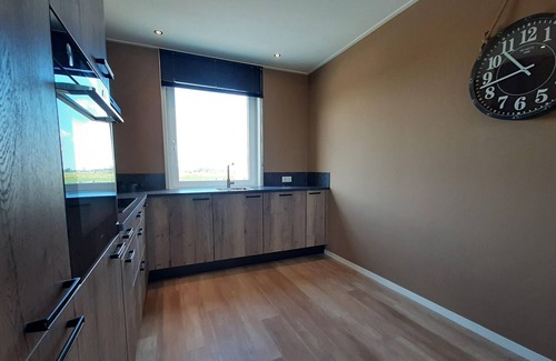 Leons House | Holiday home on the Frisian water with terrace