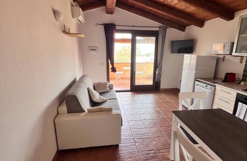 Baia Caddinas House | Holiday Home 'Orizzonti 32' with Sea View and Private Terrace