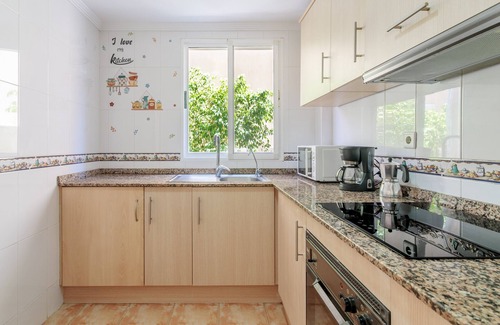Monte Faro House | Holiday Home 'Preciosa Vivienda Unifamiliar' with Mountain View, Shared Pool and Wi-Fi
