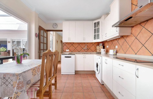 San Fernando House | Holiday Home 'Paca' with Private Terrace, Wi-Fi and Air Conditioning