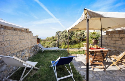 Pompeiana House | Holiday Home 'Pelagos' with Sea View, Shared Pool & A/C