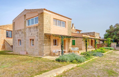 Campos House | Holiday Home 'Possessio Sa Barrala Duplex' with Mountain View and Wi-Fi