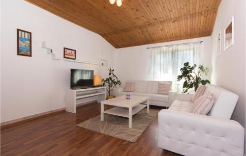 Vinkuran House | Holiday Home Pula 23 With Outdoor Swimmingpool