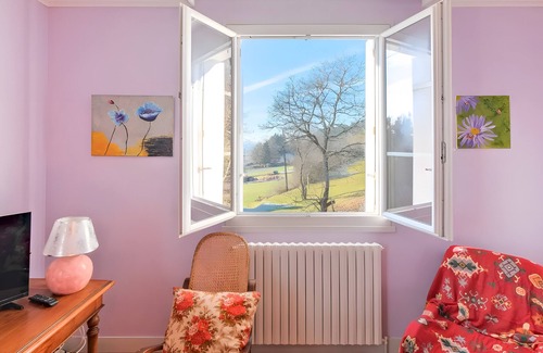 Agonac House | Holiday Home 'Puy De Pinou' with Private Garden and Wi-Fi