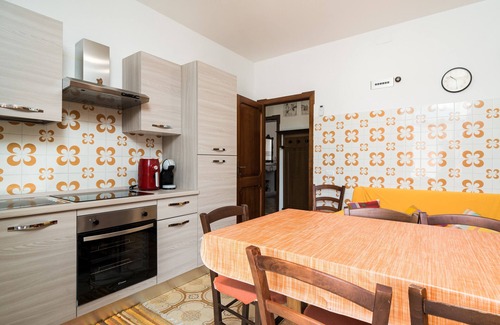 Dorgali House | Holiday Home 'Rachele' with Mountain View, Wi-Fi and Air Conditioning