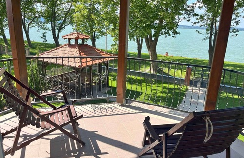 Balatonboglar House | Holiday home right on the bank with a view