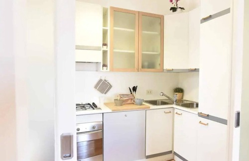 Flaminio House | Holiday Home 'Romantic Apartment Metro Flaminio' with Wi-Fi and Air Conditioning