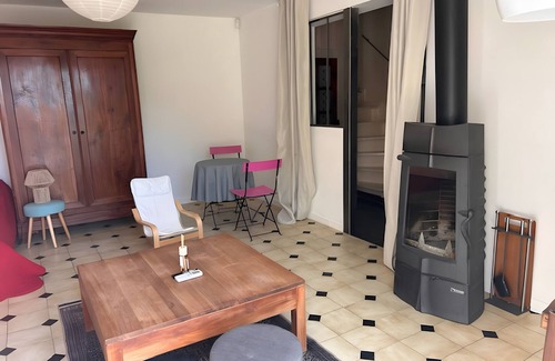 Eyragues House | Holiday Home 'Rooftop Terrace in Provence' with Private Terrace, Wi-Fi and Air Conditioning