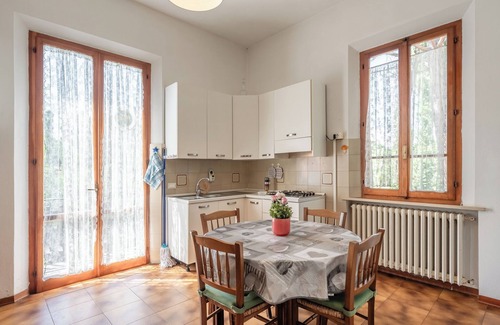 Fucecchio House | Holiday Home 'Ruben' with Shared Pool, Private Terrace and Wi-Fi