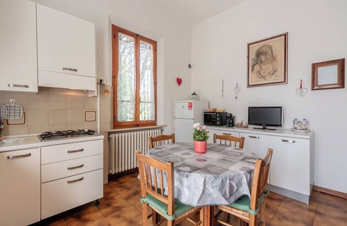 Fucecchio House | Holiday Home 'Ruben' with Shared Pool, Private Terrace and Wi-Fi