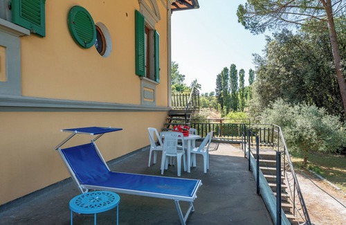 Fucecchio House | Holiday Home 'Ruben' with Shared Pool, Private Terrace and Wi-Fi