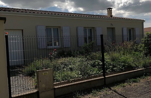 Pisany House | Holiday Home 'Sérénité' with Private Terrace, Private Garden and Wi-Fi