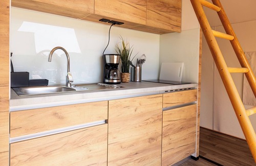 Grossenbrode House | Holiday Home 'Safarizelt' with Private Terrace, Wi-Fi and Air Conditioning