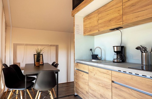 Grossenbrode House | Holiday Home 'Safarizelt' with Private Terrace, Wi-Fi and Air Conditioning