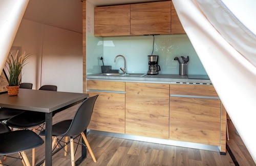 Grossenbrode House | Holiday Home 'Safarizelt' with Private Terrace, Wi-Fi and Air Conditioning