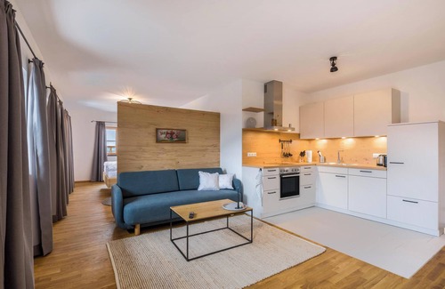 Gilching House | Holiday Home 'Schlöglhof' with Balcony and Wi-Fi