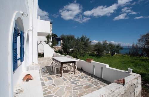 Drios House | Holiday Home 'Sea 2 Sky Garden 1' with Sea View, Wi-Fi and Air Conditioning