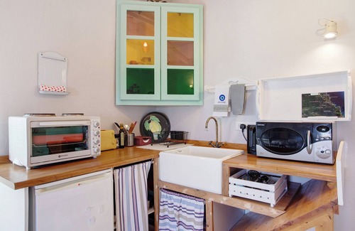 Korithi House | Holiday Home 'Sira Stonehouse Lll' with Sea View, Wi-Fi and Air Conditioning