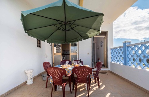 Torre Lapillo House | Holiday Home 'Summer Sunshine Private Villa' with Sea View, Wi-Fi and Air Conditioning