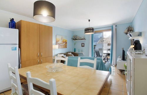 Cabeco da Ponta House | Holiday Home 'Sun and Moon' close to the Beach with Sea View, Terrace & Wi-Fi