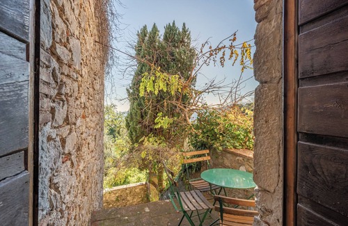 Villabuona House | Holiday Home 'Sunhouse - Tuscan Hills' with Private Garden and Wi-Fi