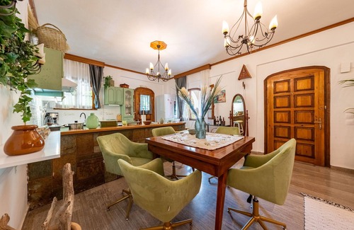 Lefkimmi House | Holiday Home 'Theodora' with Mountain View, Wi-Fi and Air Conditioning